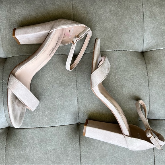 Suede Chunky heel strap sandal - Picture 8 of 9